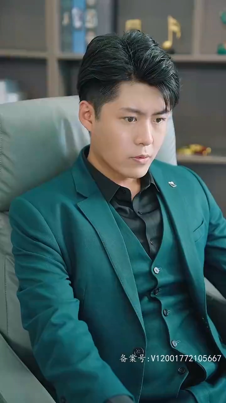 離婚后，白富美總裁后悔了 第02集